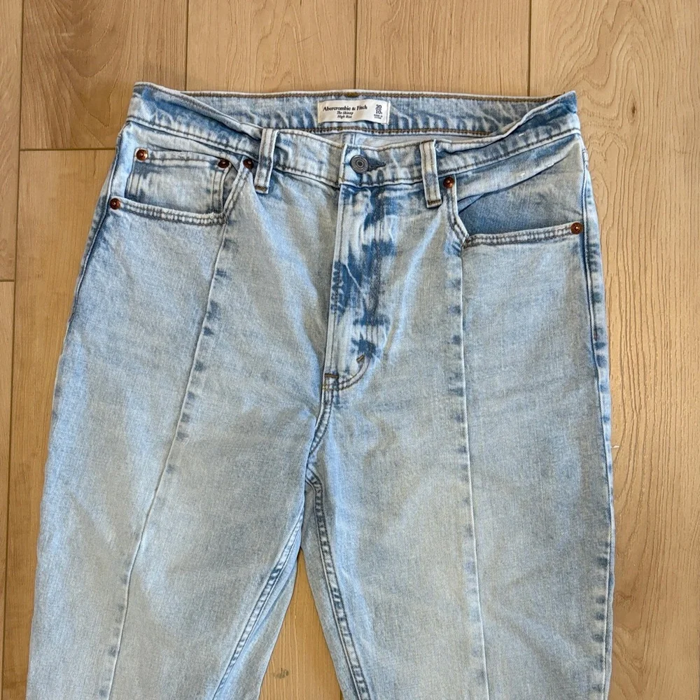 Abercrombie & Fitch Light Wash Flare Jeans - Picture 1 of 2